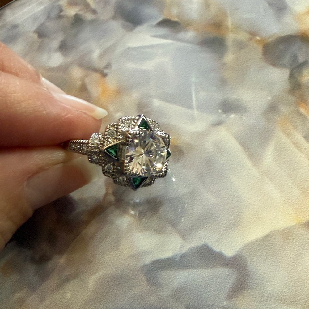 New 925 Silver Beautiful CZ Ring - Picture 4 of 4